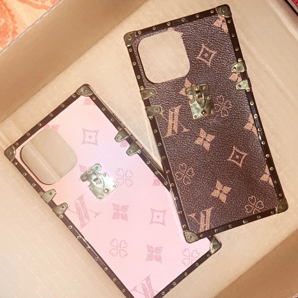 Two iPhone 13 pro max (phone cases)